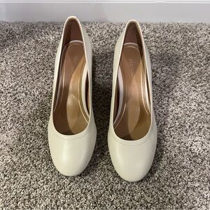 Vionic Pumps- Size 8.5 Brand New!